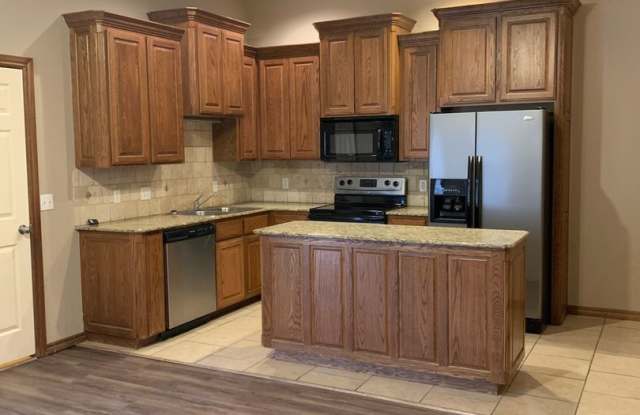 3 bedroom, 2 bathroom, 2 car garage Gallery 3
