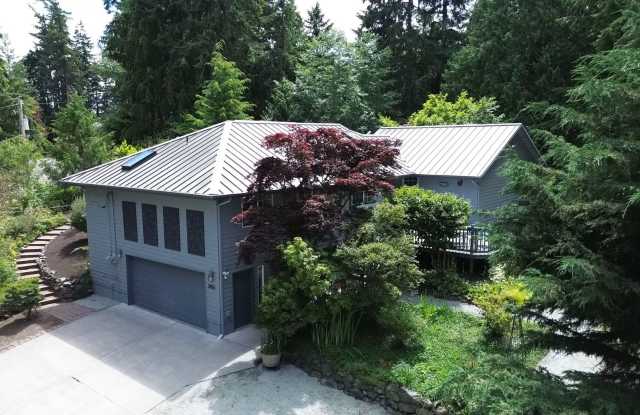 Lovely Clinton Home with Great Light and Pet Friendly! photos photos