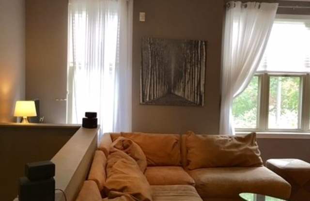1336 n burling street Gallery 2
