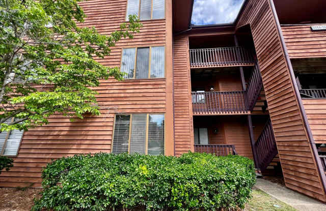 Gorgeous Condo right off Shore Dr, a street over from Beach Access!! Gallery 1