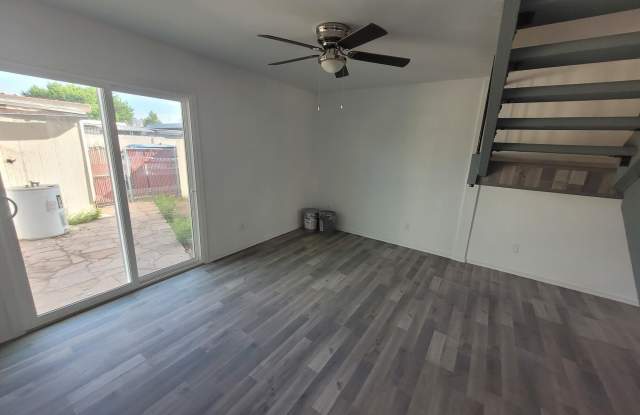 4667 N 21st Avenue Gallery 4
