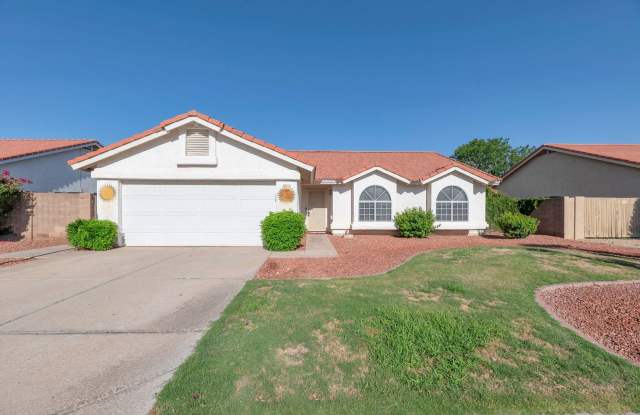 Stunning 3-bedroom, 2-bathroom home located in the vibrant community of Avondale, AZ photos photos