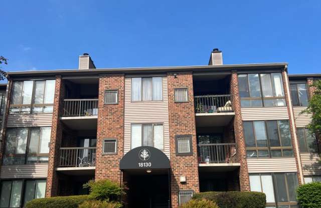 RENOVATED TOP LEVEL CONDO photos photos