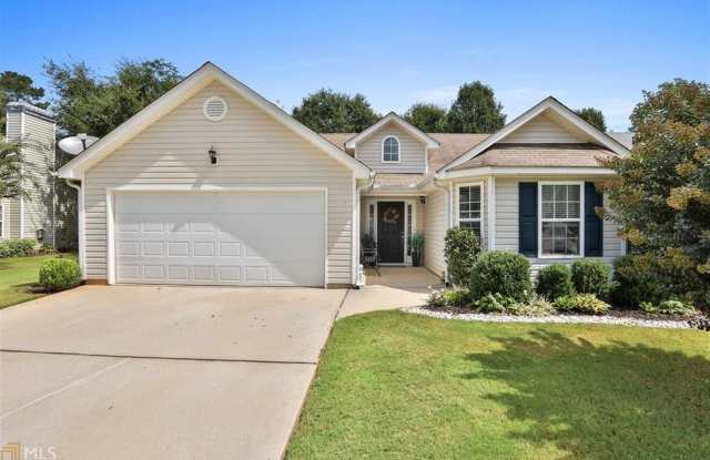 Highly sought after  beautifully maintained 3/2 Ranch in Summergrove, hardwood flooring, stainless appliances, must see! - 50 Green Spring, Newnan, GA 30265