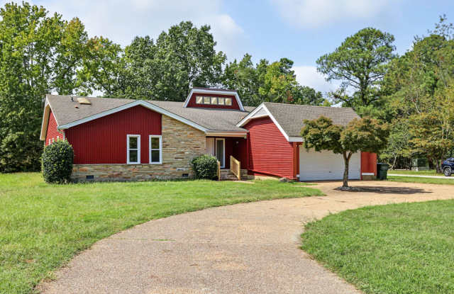 Renovated Seaford Home with Skylit Atrium & Spacious Yard Gallery 1