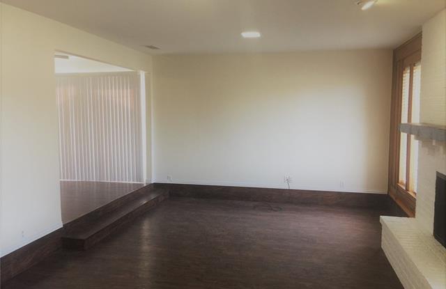 2838 GOLFING GREEN Drive Gallery 3