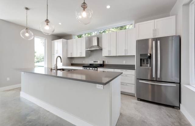 UT PRE-LEASE: 2018 Construction - 6 BR / 5 BA North Campus - Walk to UT - Designer Finishes - Chef's Kitchen photos photos