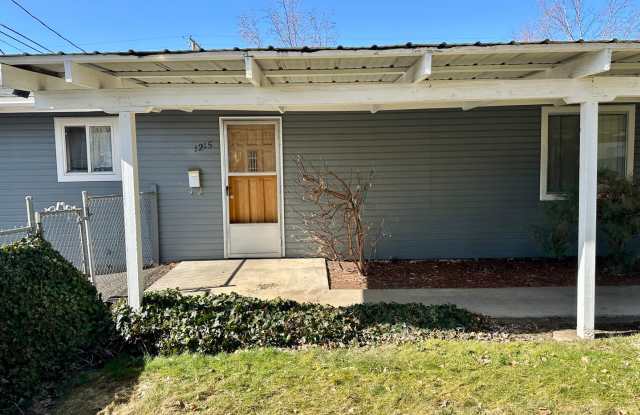 Hard to find 2 bdrm, 1.5 bath unit with water, sewer, and garbage. Onsite laundry and A/C! - 1215 Mitchell Street, Klamath Falls, OR 97601