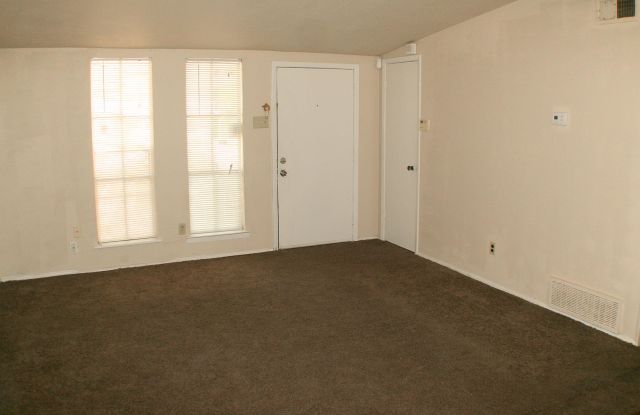 537 Henderson Cir Gallery 2