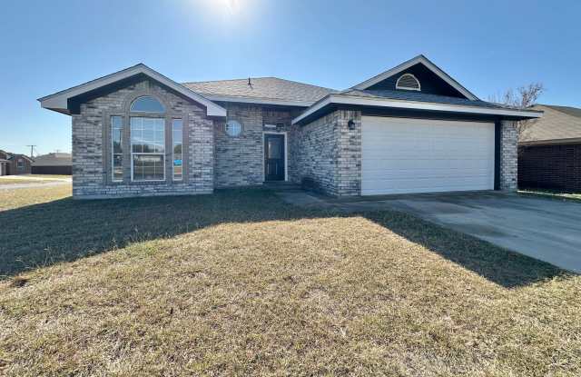 Price Drop! Pets Accepted! Viewable December 8th! - 3910 Lone Oak Drive, Killeen, TX 76542