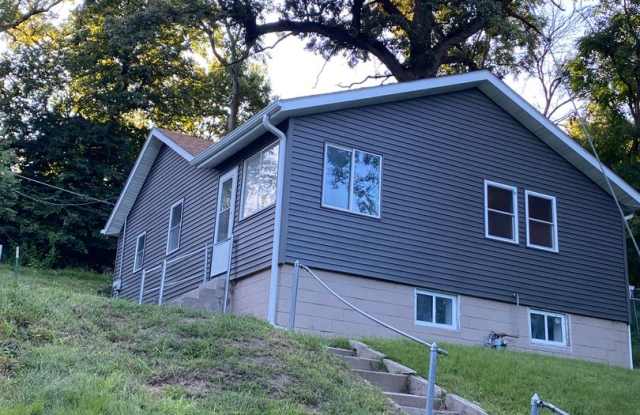 Beautifully Renovated 2-Bedroom Home Near Downtown! photos photos