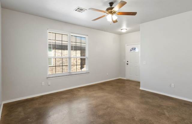 3br 2ba duplex with 2 car garage! Gallery 3