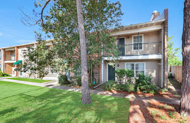 2 Bedroom Townhouse off Coursey Blvd. - Community Pool - 4625 Parkoaks Drive, Baton Rouge, LA 70816