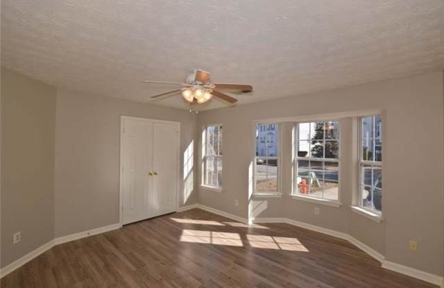 1281 Pointe Drive Gallery 4