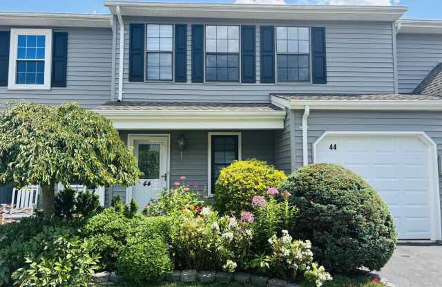 44 Mariners Cove Gallery 1