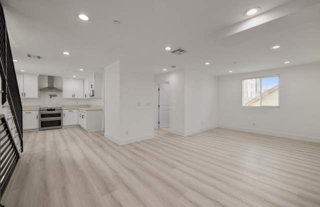 635 1/2 North Kingsley Drive Gallery 2
