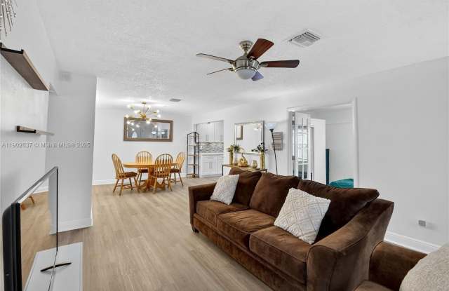 554 NW 46th St - 554 Northwest 46th Street, Oakland Park, FL 33309
