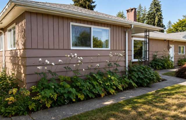 PENDING APPLICATION; Pet Friendly 3 BD in Tumwater photos photos