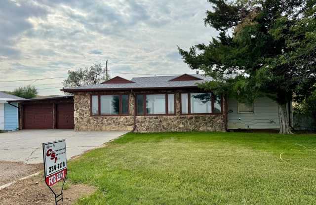 Roomy 3 bedroom, 2 bath with double garage photos photos