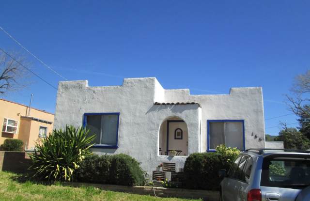 Charming 3 bedroom, 1 bathroom house near cal poly - 166 Chorro Street, San Luis Obispo, CA 93405