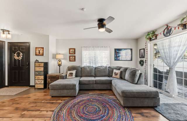 Furnished 2BR/2BA Breckenridge Condo | Garage, Fireplace & Hot Tubs | Available Nov. 1 Gallery 4