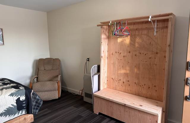 1410 East End RoadCabins Gallery 3