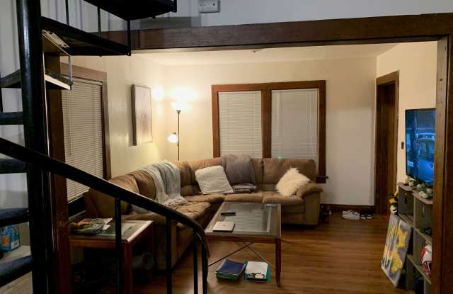 Regent/Mills - 4 bed/2 bath House with parking and A/C! Gallery 3