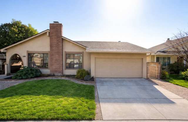 *COMING SOON* Beautifully Updated 4BR Home | A/C | 2-Car Garage | Community Pool photos photos