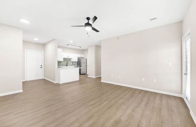 The Manor Homes of Eagle Glen Gallery 3
