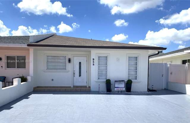 958 W 39th Pl photos photos