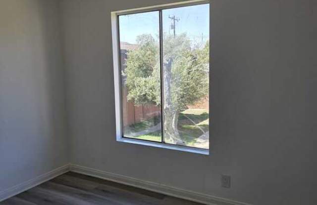 1227 East Pasadena Street Gallery 4