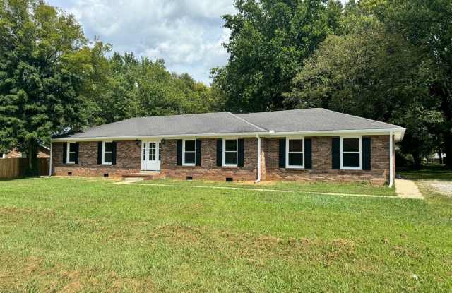 Renovated 3 BR Home in the Heart of Murfreesboro - 625 Cottonfield Lane, Rutherford County, TN 37128