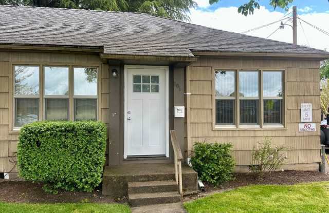 1/2 Off 2nd Month's Rent photos photos