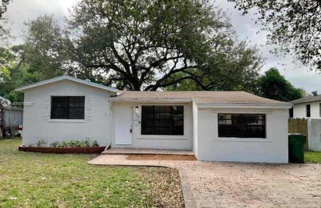 6824 SW 12th St - 6824 SW 12th St, Pembroke Pines, FL 33023