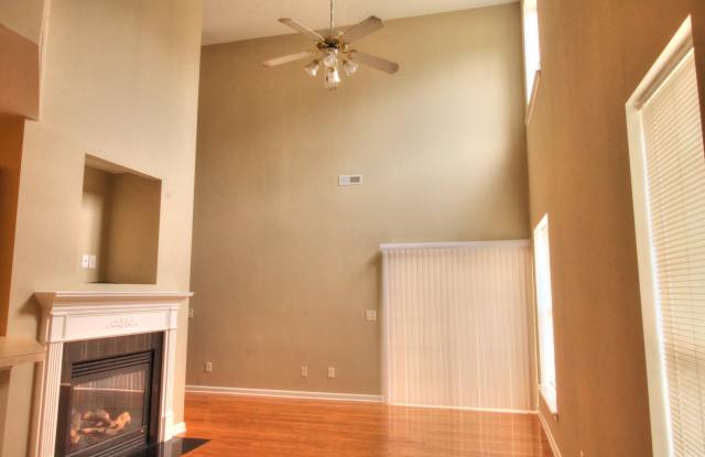 Spacious 3 bed, 2.5 bath home in a quiet neighborhood!! Gallery 3