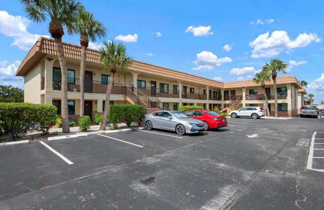 GORGEOUS FULLY RENOVATED 1st FLOOR 2 BEDROOM 1 BATHROOM CONDO LOCATED JUST 5 MINUTES FROM VENICE BEACH! photos photos