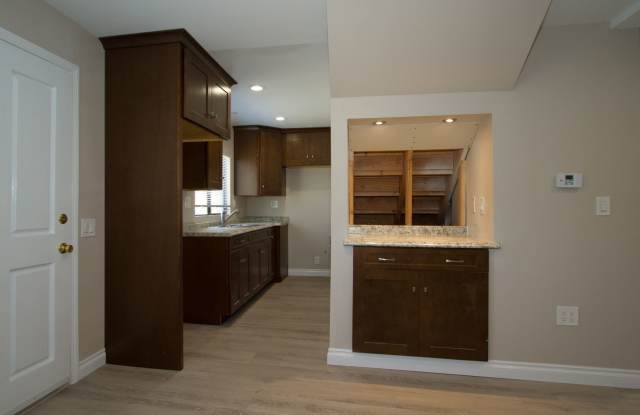 2 Bedroom, 1 Bath with view of the Bay in charming Cuesta by the Sea Gallery 4