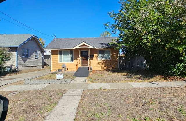Now Leasing – Spacious & Newly Updated 2-Bedroom Home in NE Salem. Price just lowered!! Gallery 1