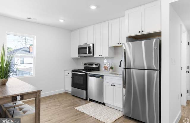 324 61ST Street NE unit: 4 photos photos