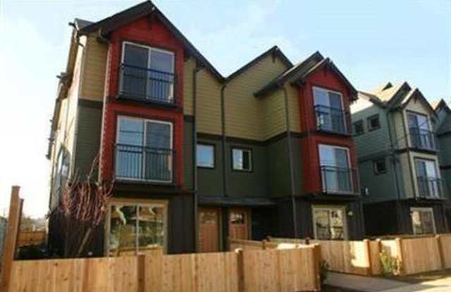 Stylish 3BR/3.5BA Townhome with Vaulted Ceilings & Attached Garage photos photos Stylish 3BR/3.5BA Townhome with Vaulted Ceilings & Attached Garage photos photos