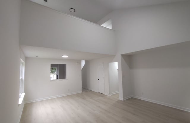 Beautiful cul-de-sac home - Lots of Upgrades Gallery 4