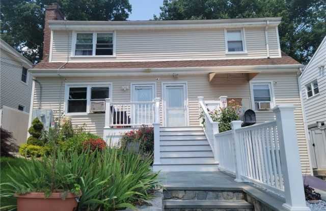 42 Catoona Lane - 42 Catoona Lane, Stamford, CT 06902 42 Catoona Lane - 42 Catoona Lane, Stamford, CT 06902