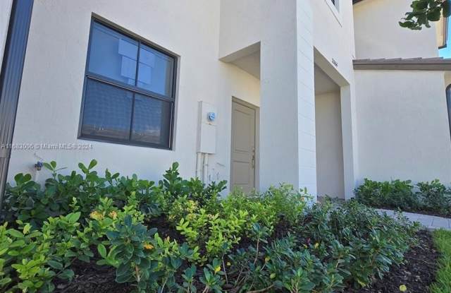 12884 SW 232nd Ln - 12884 Southwest 232nd Lane, Princeton, FL 33032