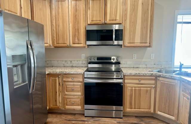 1 Month FREE! Newer 3BD/2BA w/ Garage, Fenced Yard  A/C photos photos