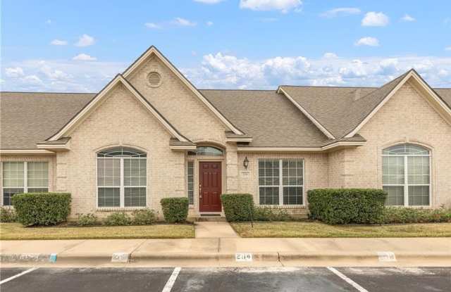 204 Fraternity Row photos photos