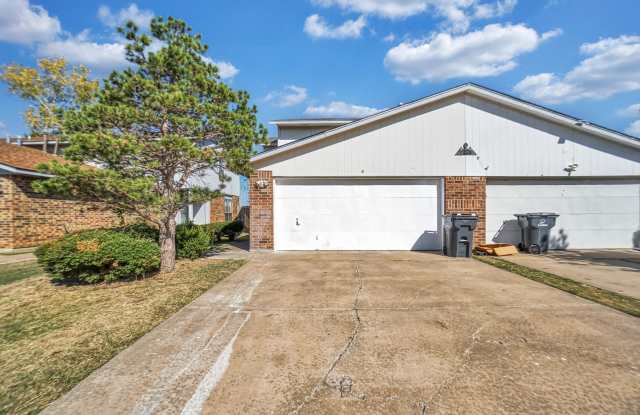 $899 Move In Special - Spacious 3-bedroom townhome for rent! Gallery 2