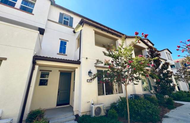 Spacious 4Bd/3.5Ba Home in Gated Lake Forest Community! photos photos