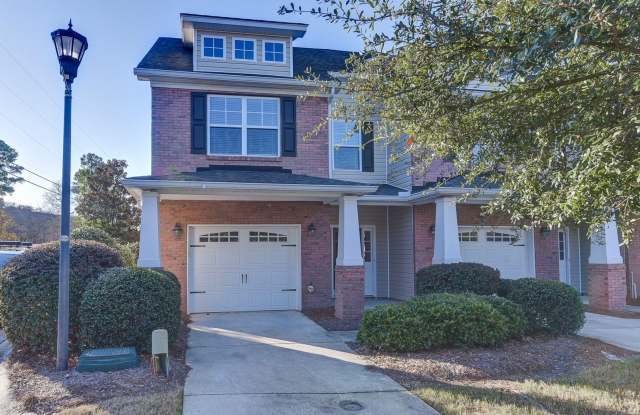 Charming 2 Bedroom 2.5 Bathroom Townhome ~ Minutes to Fort Jackson, the VA hospital, USC Medical School, and I-77! Available December 2026! Gallery 1