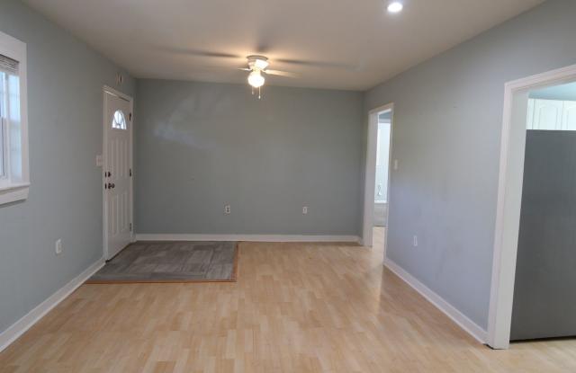Quaint 2-Bedroom Available in North Crawfordville Gallery 4
