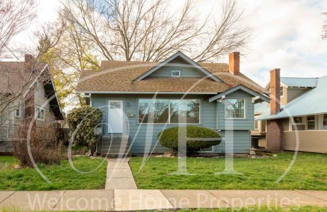 Sprawling 4 bed/2bath Craftsman Home photos photos